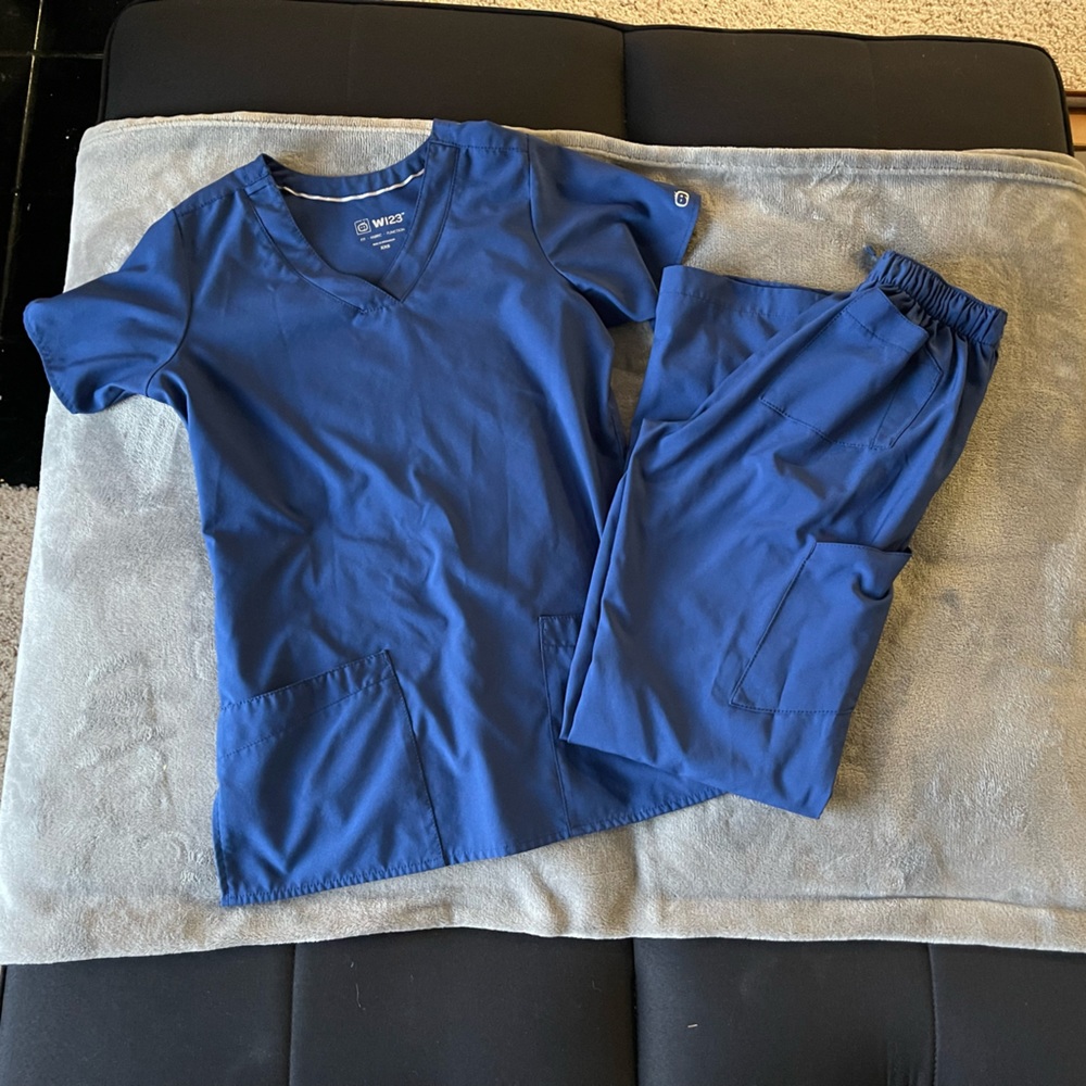 W123 Scrub Set